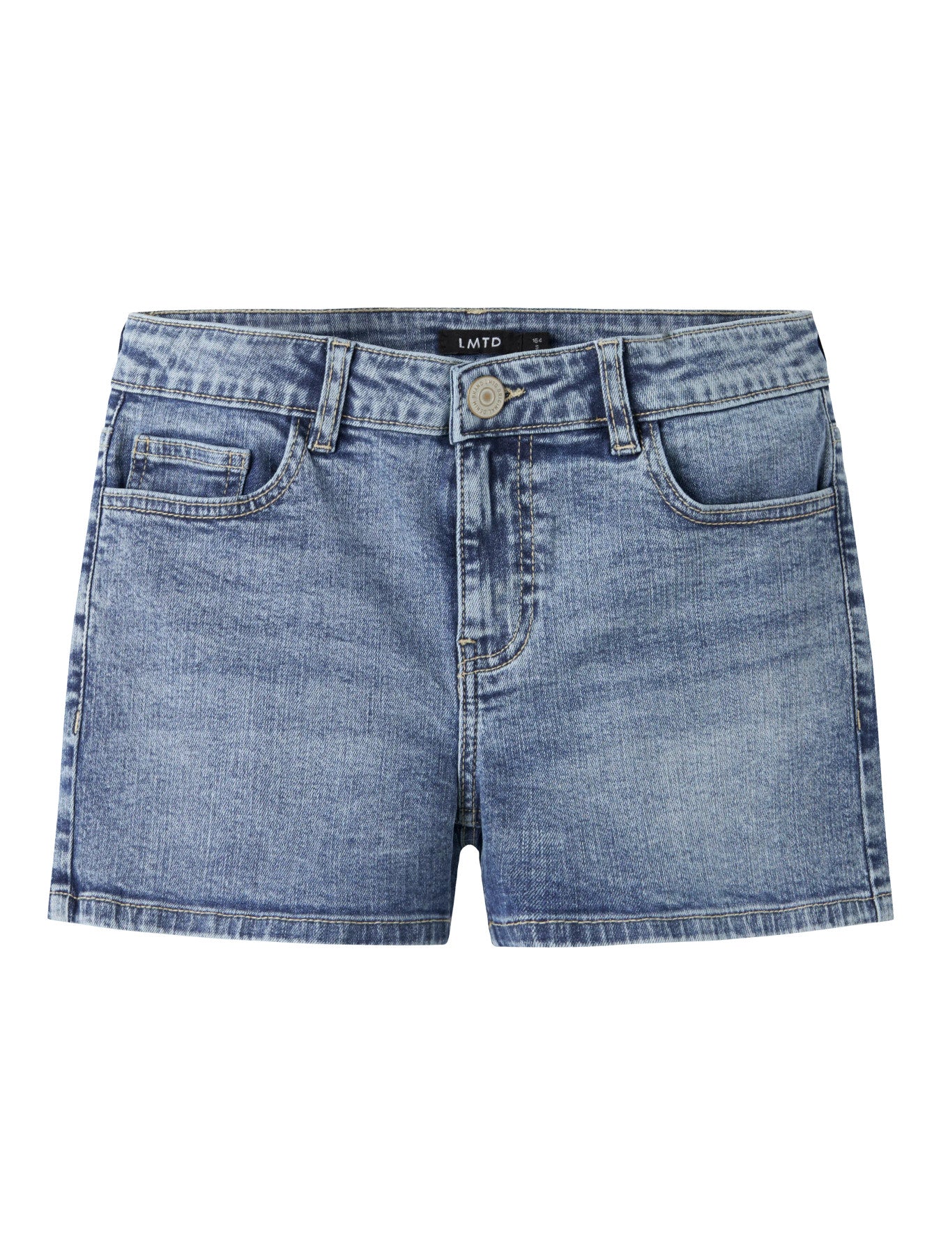Snygga jeansshorts med flap bakfickor med knappar och lock. Jeans shorts till flicka barn och ungdom tjej. Blå jeansshorts till ungdom flicka från LMTD.
NLFBLI DNM LW FLAP SHORTS
13255998