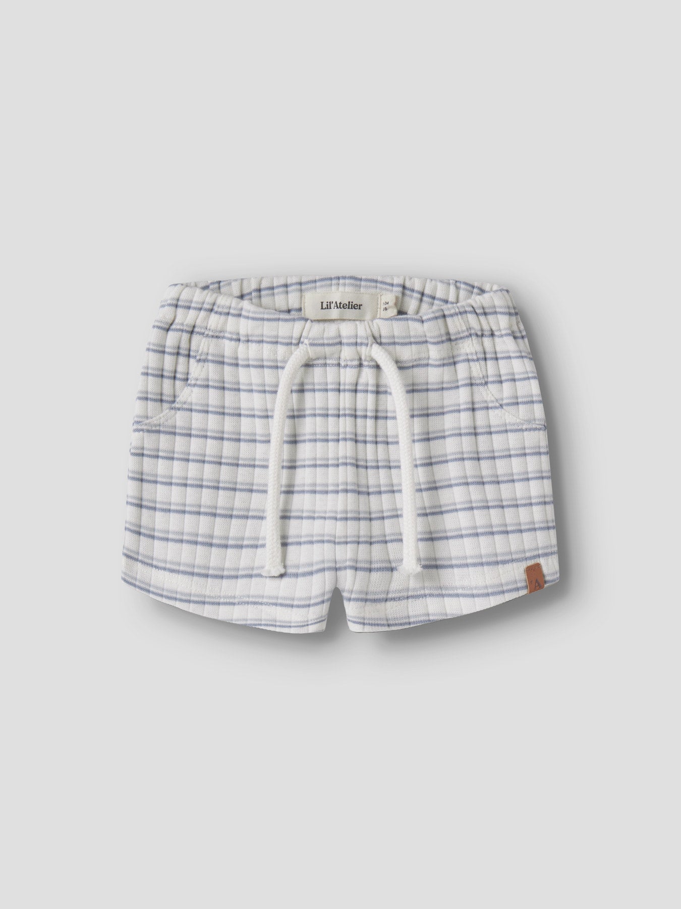 Randig blå och vit baby shorts till pojke. Bebis shorts i mjuk randig ekologisk bomull från Lil 'Atelier.
NBMHALDUR LOOSE SHORTS LIL
13256058