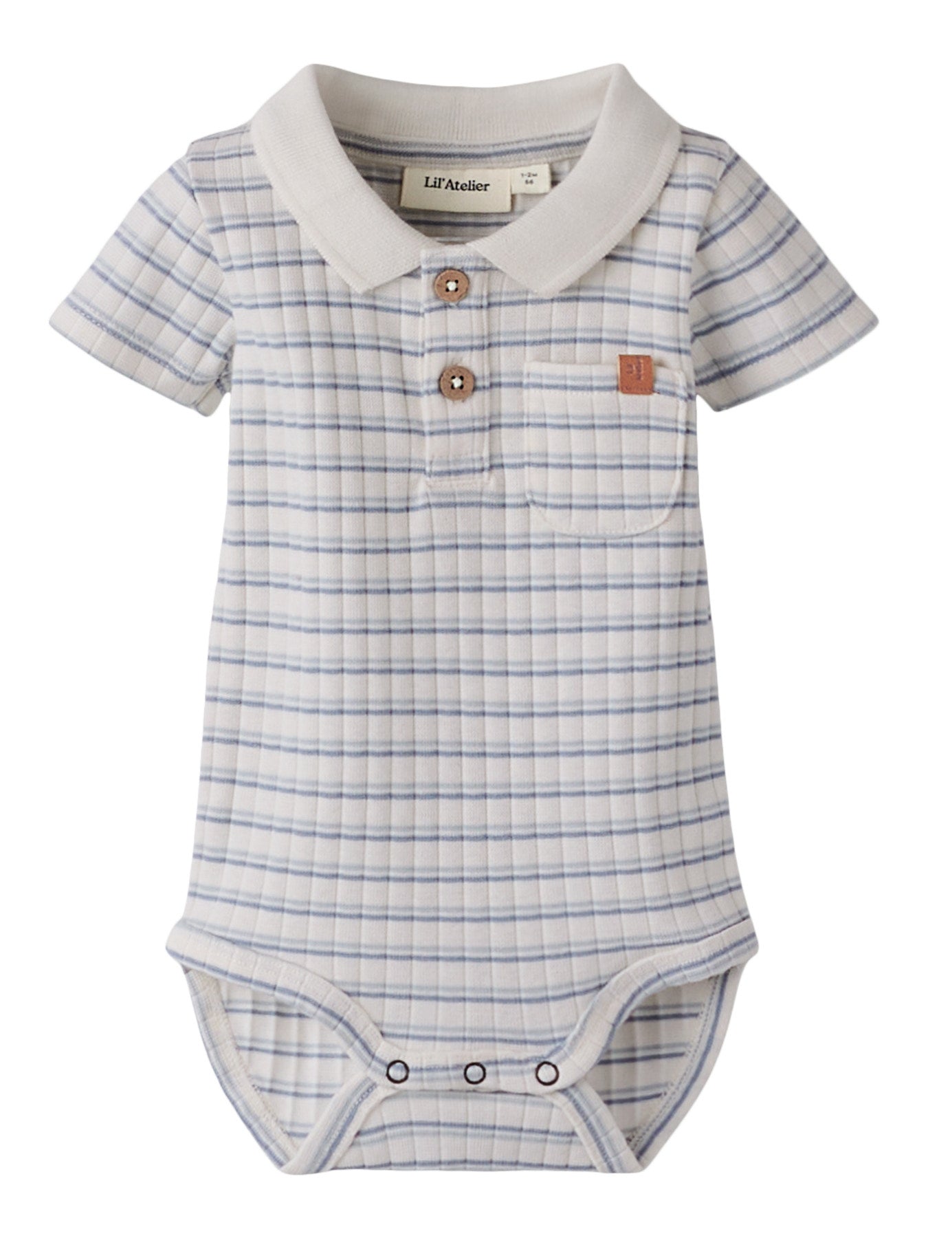 Blå och vit randig klassisk pike krage body till pojke. Ekologiska baby kläder från Lil 'Atelier till bebis pojke. Kortärmad baby body till pojke.
NBMHALDUR SS SLIM BODY LIL
13256059