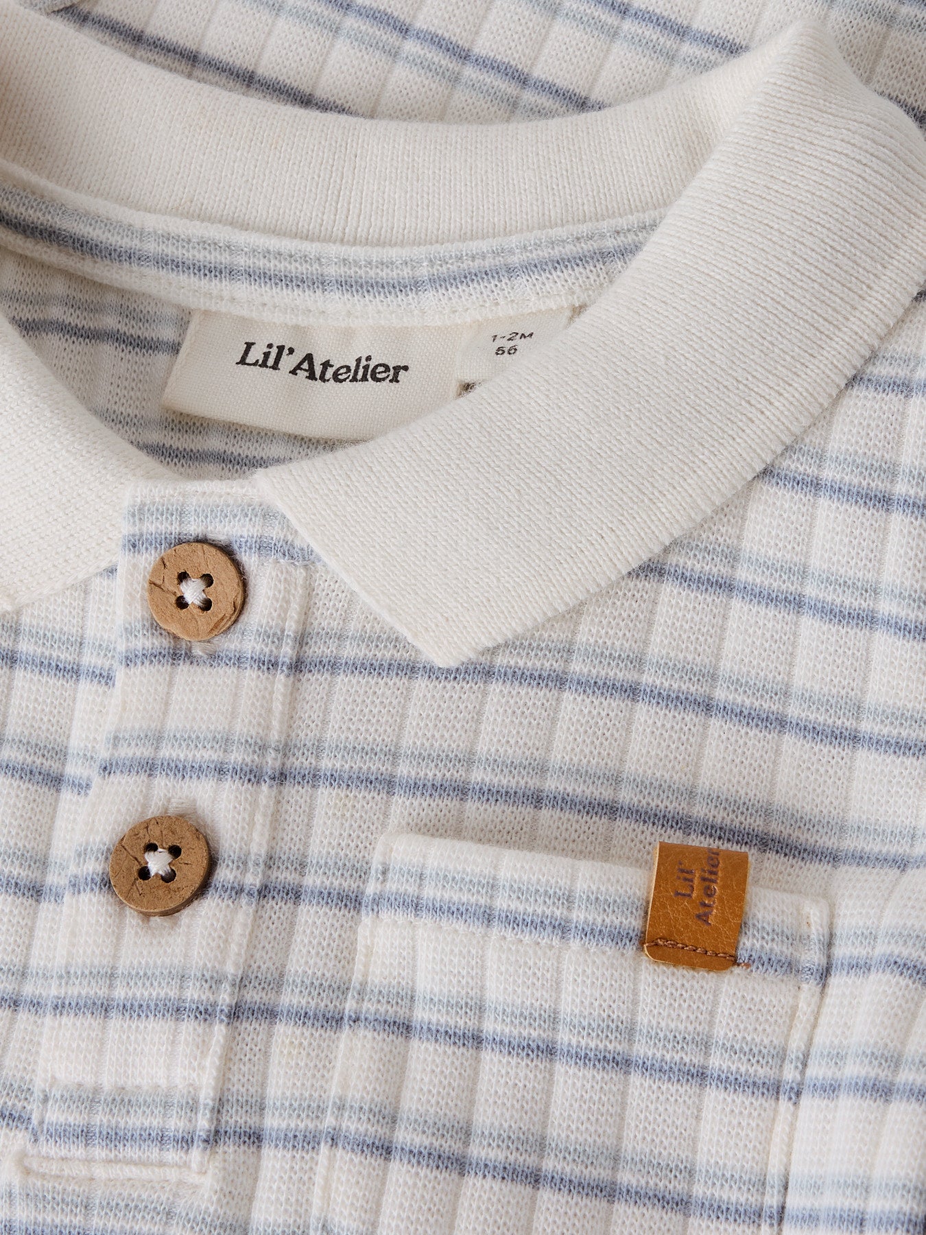 Blå och vit randig klassisk pike krage body till pojke. Ekologiska baby kläder från Lil 'Atelier till bebis pojke. Kortärmad baby body till pojke.
NBMHALDUR SS SLIM BODY LIL
13256059
