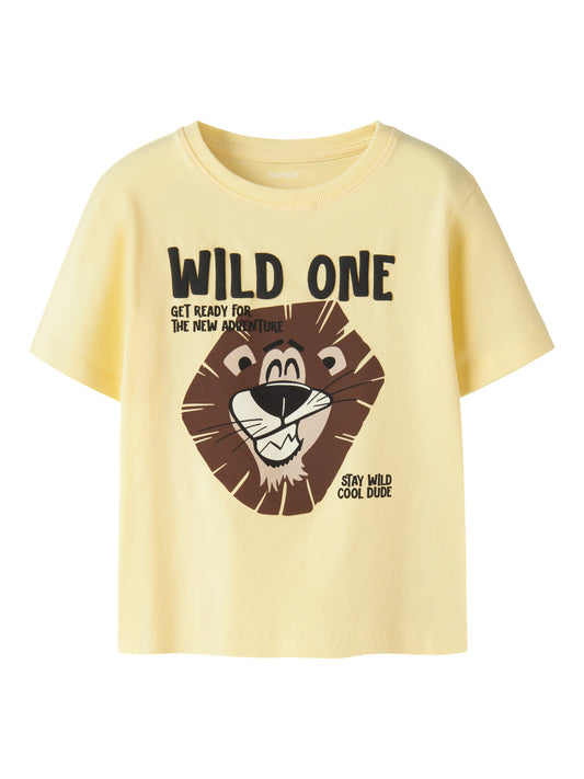 Gul rolig kortärmad t-shirt med stort lejon på magen. T-shirt ljusgul till pojke från Name it.
NMMHARLY SS NREG TOP BOX
13256237