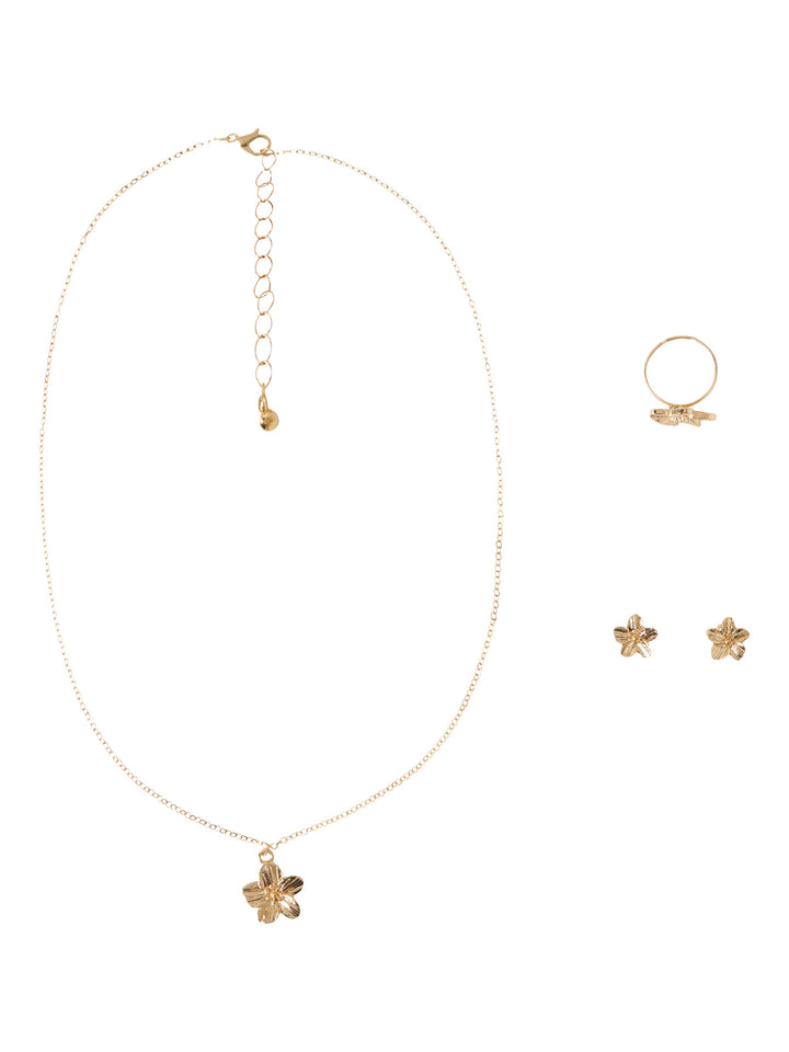 Fint smyckesset med halsband, örhängen och ring i form av blomma. Smycken till flicka, guldfärgade smycken till ungdom från LMTD.
NLFHIBI MINI JEWELLERY SET
13256477