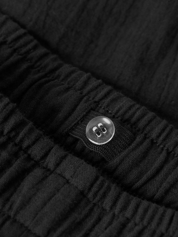 Svart relaxed shorts till ungdom tjej. Lösa vida korta svarta shorts till flicka, ungdom tjej från LMTD.
NLFSUSSA SHORTS NOOS
13256519
