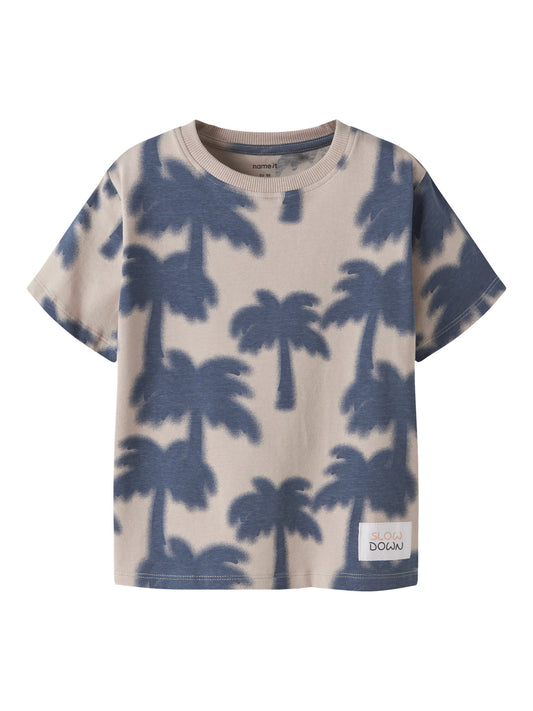 Beige och blå palmer t-shirt till pojke. Ekologiska barnkläder från Name it.
NMMJULY SS NREG TOP
13256587