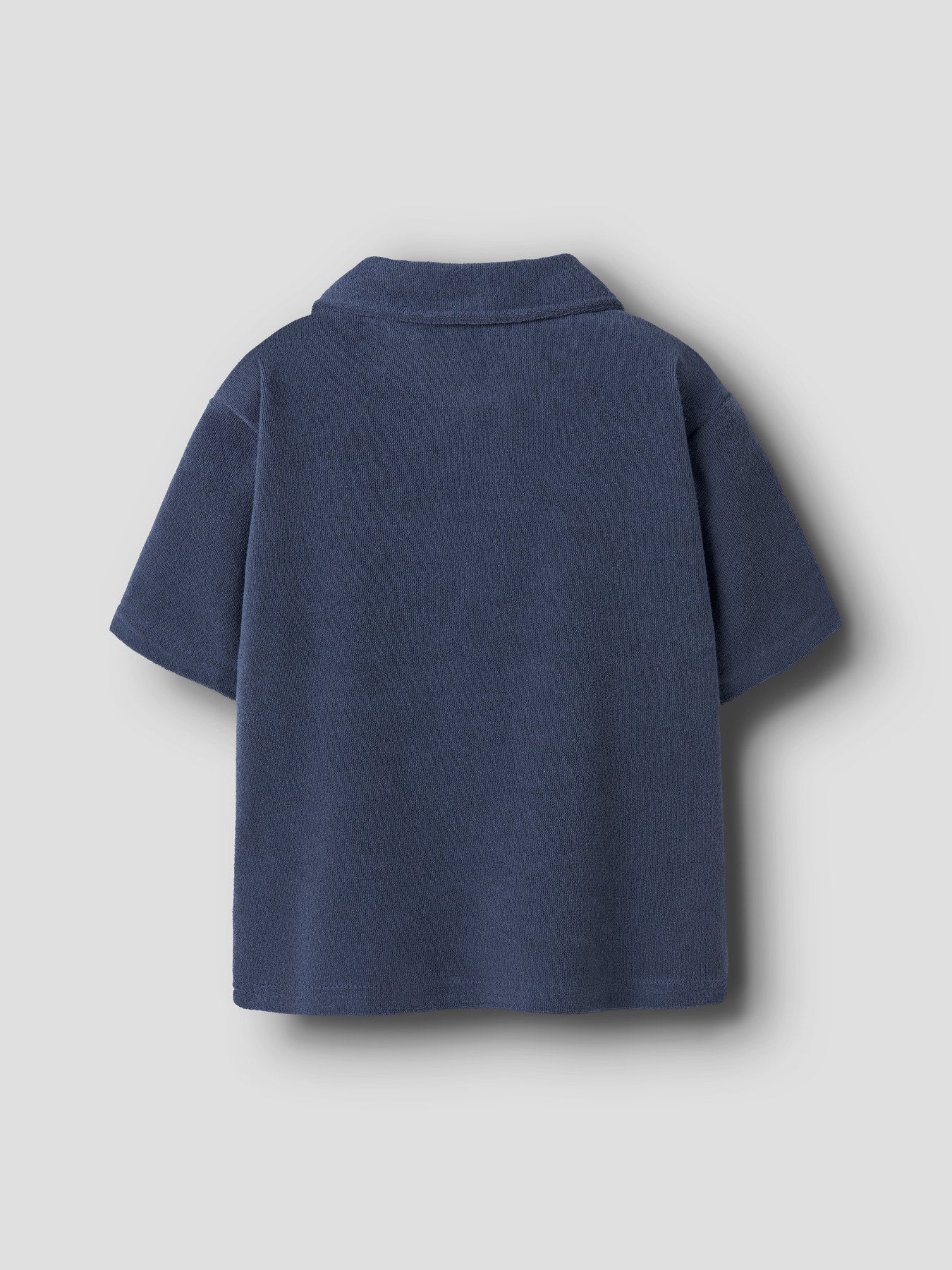 Blå frotté piké tröja till pojke. Pike tröja kortärmad frotte till pojke från Name it.
NMMJARED SS NREG TERRY POLO
13256589