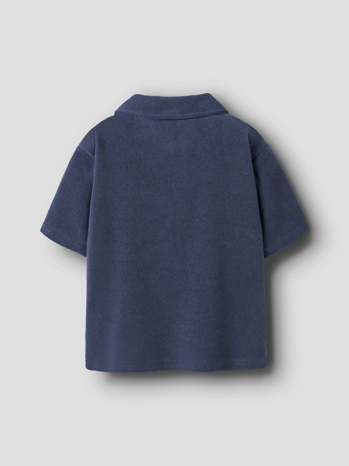 Blå frotté piké tröja till pojke. Pike tröja kortärmad frotte till pojke från Name it.
NMMJARED SS NREG TERRY POLO
13256589