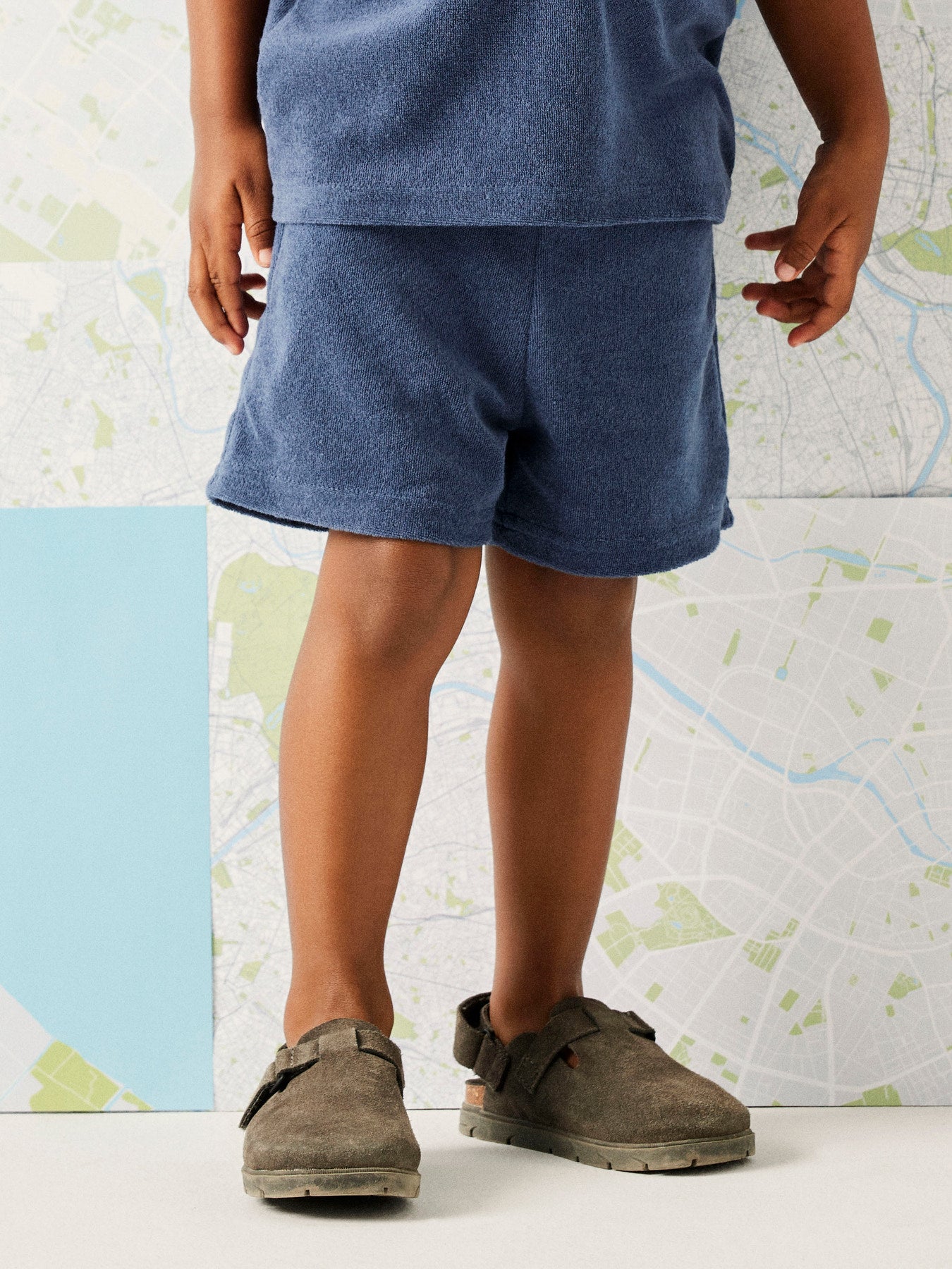 Blå frotté shorts till pojke. Mjuka sköna frotte shorts till pojke från Name it.
NMMJARED NREG TERRY SHORTS
13256591