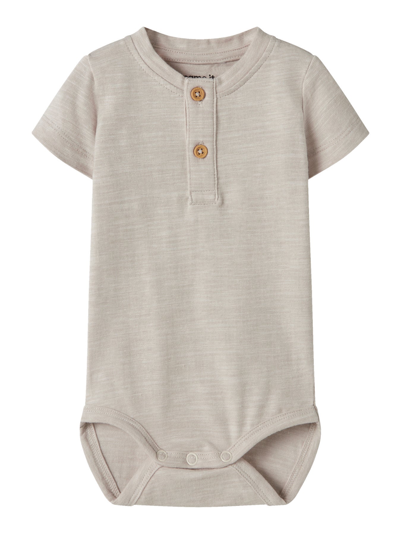 Beige enfärgad baby body till pojke. Kortärmad body med knappar och tillverkad i ekologisk bomull till nyfödd bebis pojke från Name it.
NBMJANO SS BODY
13256618