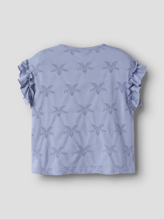 Blå broderad kortärmad topp till flicka. Söt t-shirt till ungdom tjej perfekt till skolavslutning eller midsommar. Fina sommar barn kläder till flicka från Name it.
NKFJADEN SL NREG SH TOP
13256696