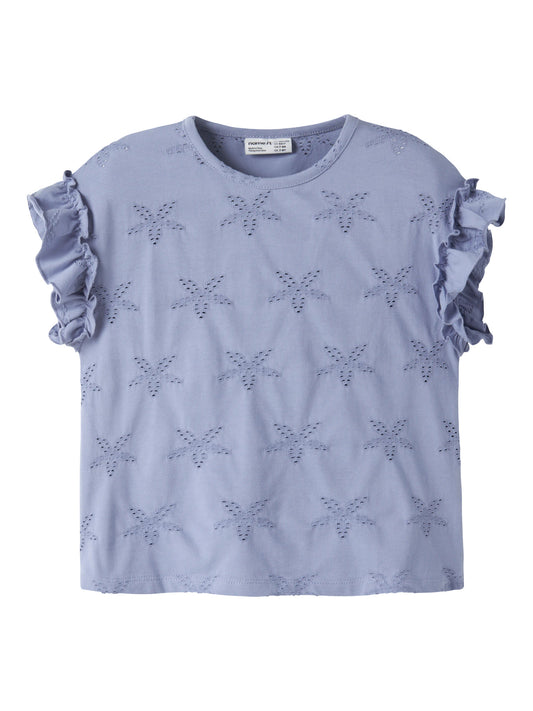 Blå broderad kortärmad topp till flicka. Söt t-shirt till ungdom tjej perfekt till skolavslutning eller midsommar. Fina sommar barn kläder till flicka från Name it.
NKFJADEN SL NREG SH TOP
13256696