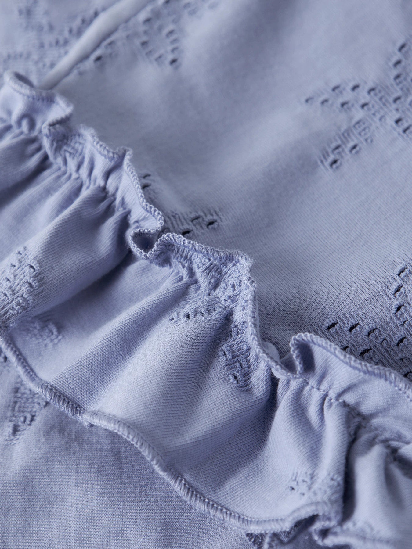 Blå broderad kortärmad topp till flicka. Söt t-shirt till ungdom tjej perfekt till skolavslutning eller midsommar. Fina sommar barn kläder till flicka från Name it.
NKFJADEN SL NREG SH TOP
13256696