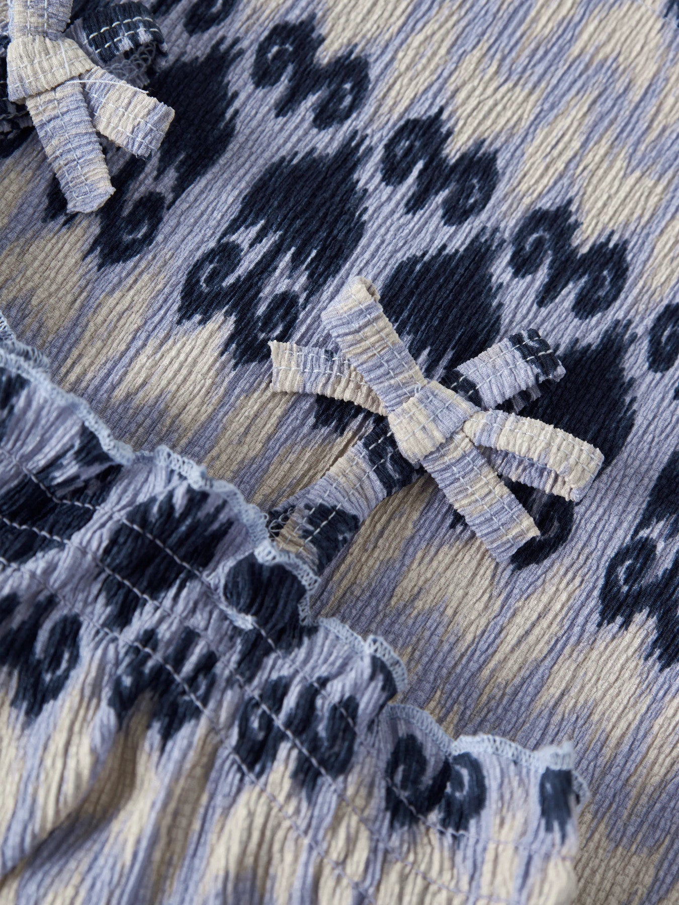 Blå vit mönstrad short topp med smala axelband. Linne med smala axelband till flicka från Name it.
NKFJAMSA SHORT STRAP TOP BOX
13256705