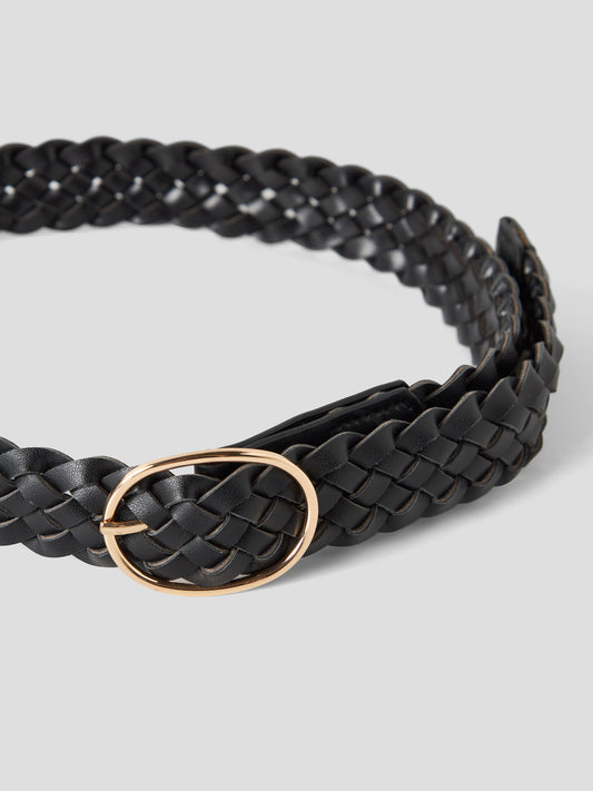 Svart flätat bälte till flicka. Tjej skärp, bälte i flätad modell med guld spänne från Name it.
NKFJALONA BELT
13256740