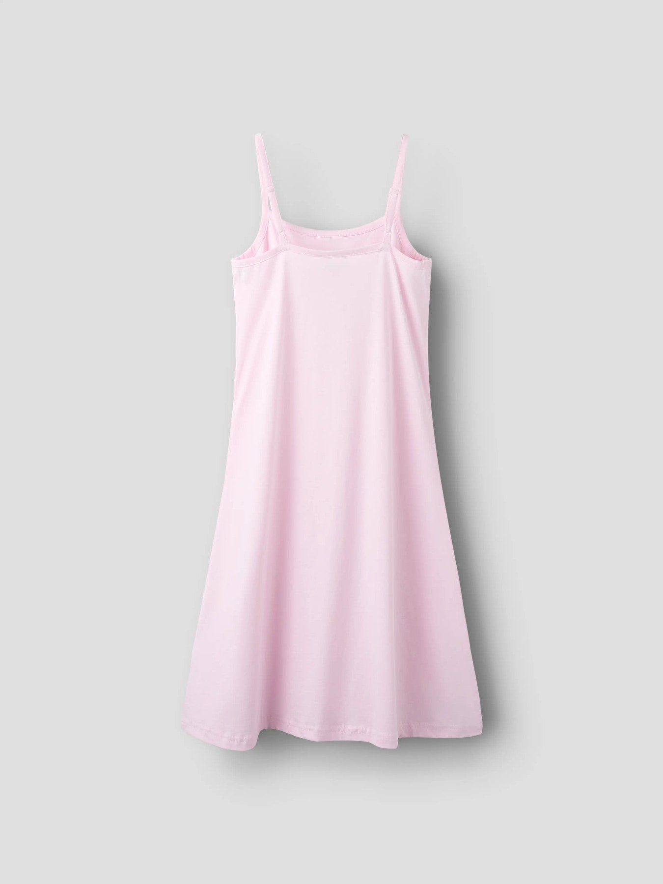 Snygg enkel ljus rosa kort bomulls klänning med smala axelband till ungdom tjej. Ekologiska ungdomskläder och barnkläder till flicka, klänning utan ärm från LMTD.
NLFHIGGA SHORT STRAP DRESS
13256823