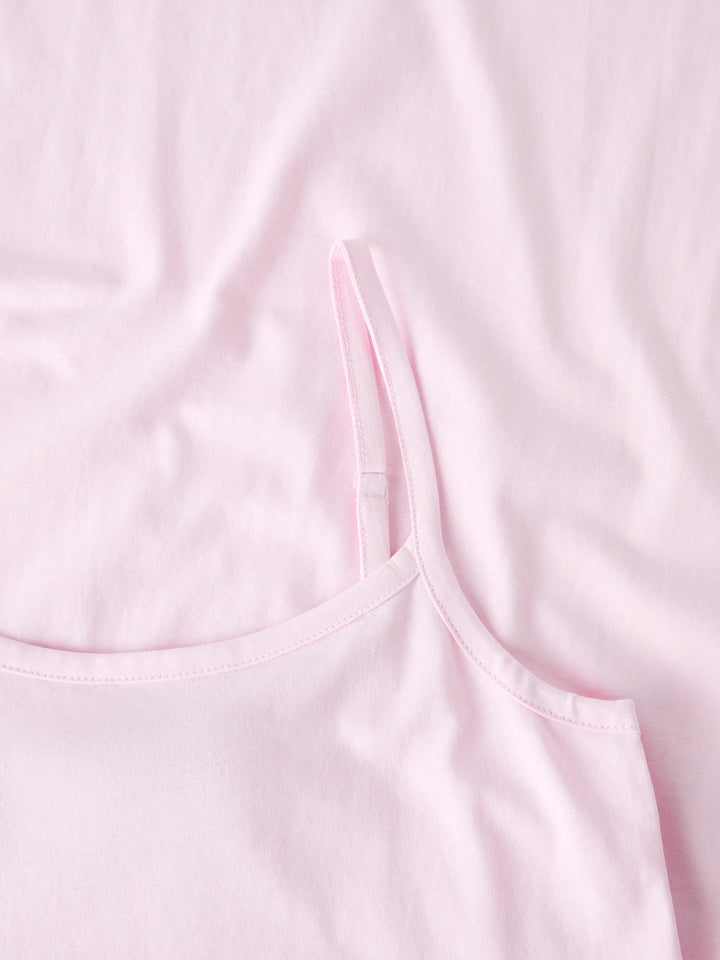 Snygg enkel ljus rosa kort bomulls klänning med smala axelband till ungdom tjej. Ekologiska ungdomskläder och barnkläder till flicka, klänning utan ärm från LMTD.
NLFHIGGA SHORT STRAP DRESS
13256823