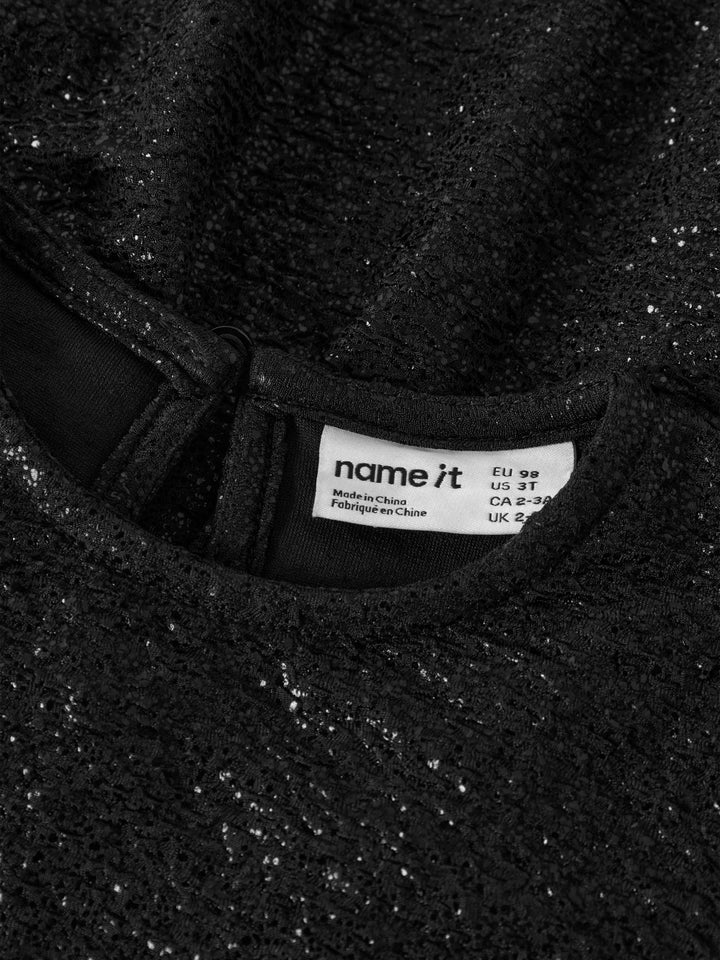 Name It Risine glittrig svart klänning med lång ärm för flicka framifrån