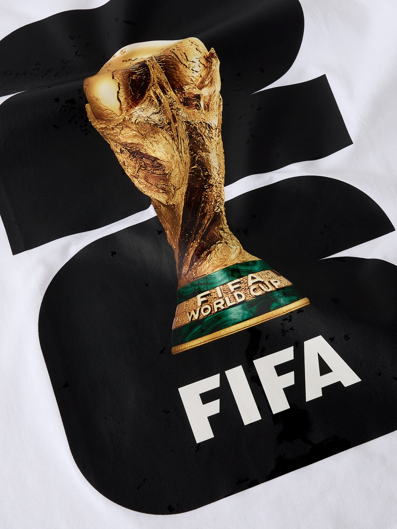 Vit FIFA t-shirt, kortärmad tröja till pojke. Fotbolls tröja FIFA pokal till kille från Name it.
NKMMALLE FIFA SS NREG TOP OUS
13256993