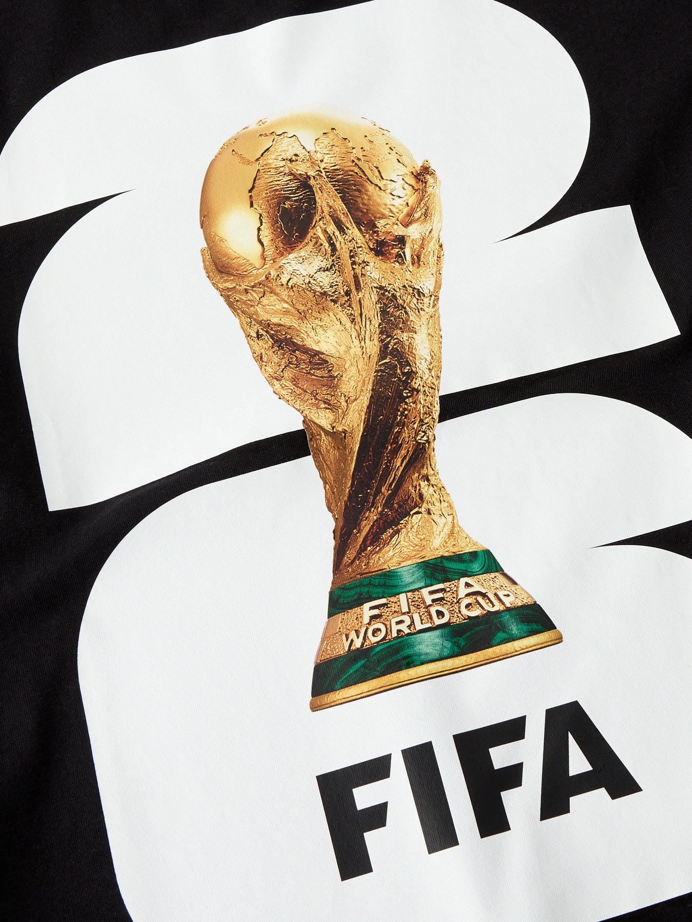 Svart FIFA t-shirt, kortärmad tröja till pojke. Fotbolls tröja FIFA pokal till kille från Name it.
NKMMALLE FIFA SS NREG TOP OUS
13256993