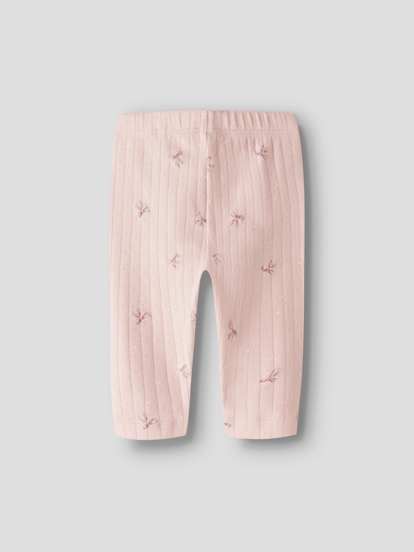 Name It rosa leggings för baby flicka med dekorativa rosetter, elastisk midja och mjuk stretchkvalitet. Ekologiska bebis kläder till nyfödd flicka.
NBFKATHLEN LEGGING
13257362