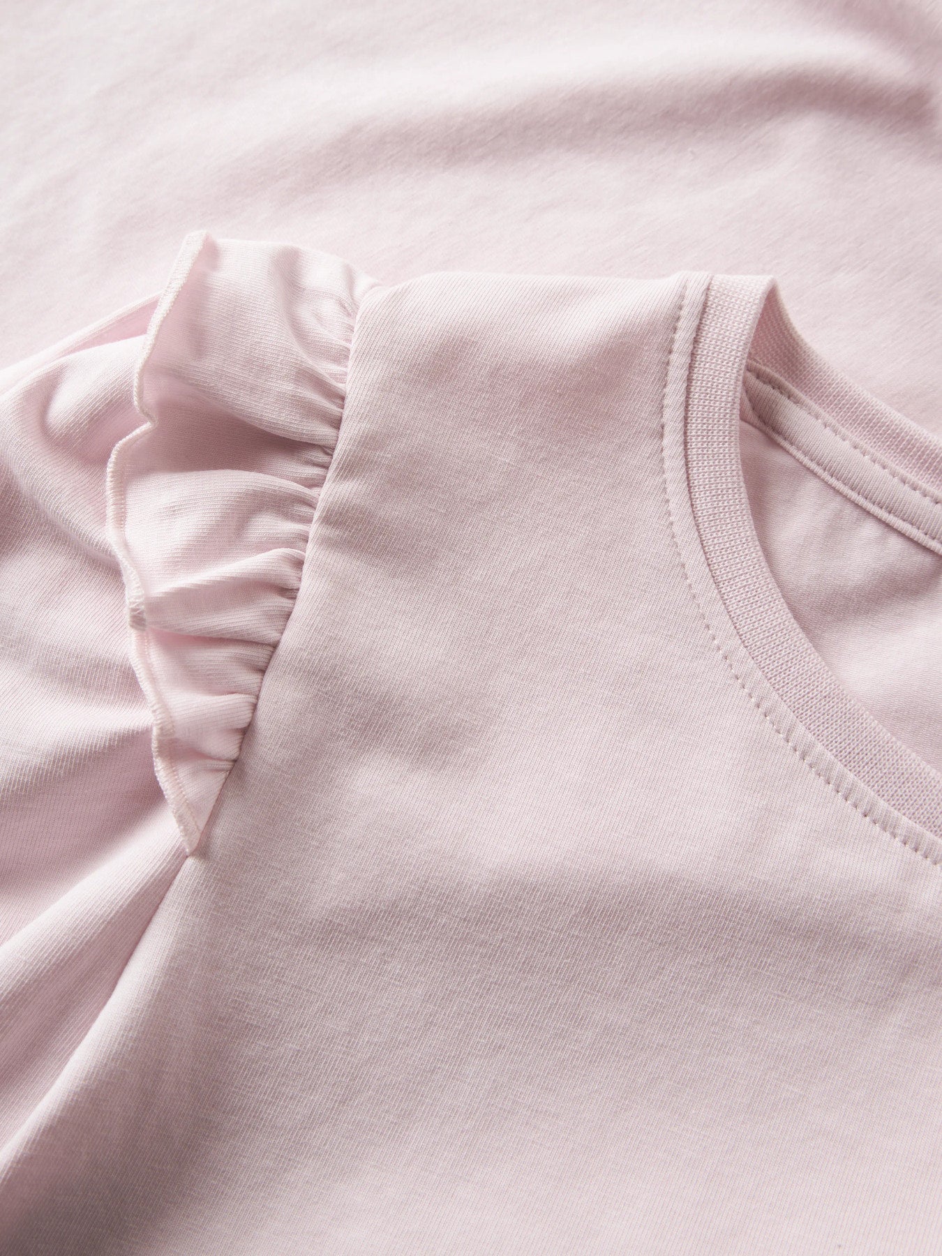 Rosa topp med puffärmar till flicka. Tjej t-shirt kortärmad med puff ärm i ekologisk bomull från Name it till flicka.
NKFFULLI SS TOP
13257396