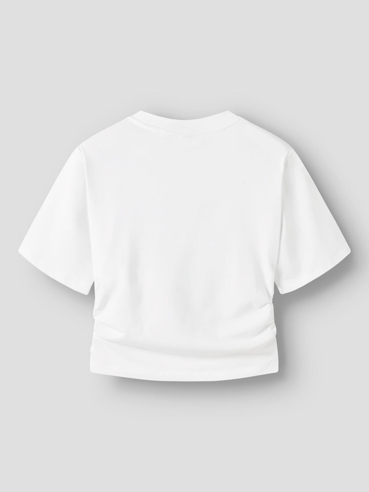 Vit rynkad topp med kort ärm till tjej. Kort t-shirt till flicka, ekologiska ungdoms kläder till tjej från LMTD.
NLFNOVEGAT SS SHORT ROUCHED TOP
13257457