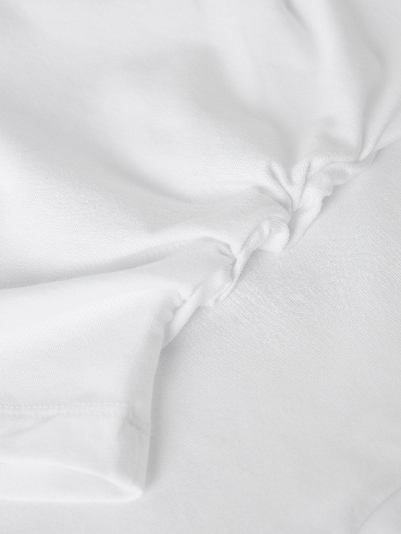 Vit rynkad topp med kort ärm till tjej. Kort t-shirt till flicka, ekologiska ungdoms kläder till tjej från LMTD.
NLFNOVEGAT SS SHORT ROUCHED TOP
13257457