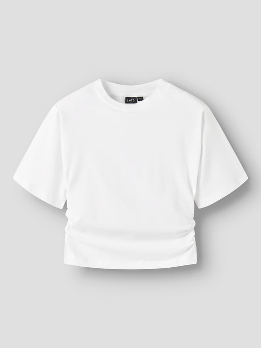 Vit rynkad topp med kort ärm till tjej. Kort t-shirt till flicka, ekologiska ungdoms kläder till tjej från LMTD.
NLFNOVEGAT SS SHORT ROUCHED TOP
13257457
