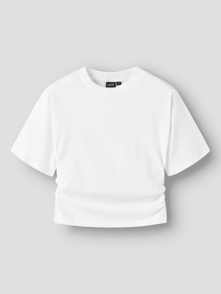 Vit rynkad topp med kort ärm till tjej. Kort t-shirt till flicka, ekologiska ungdoms kläder till tjej från LMTD.
NLFNOVEGAT SS SHORT ROUCHED TOP
13257457