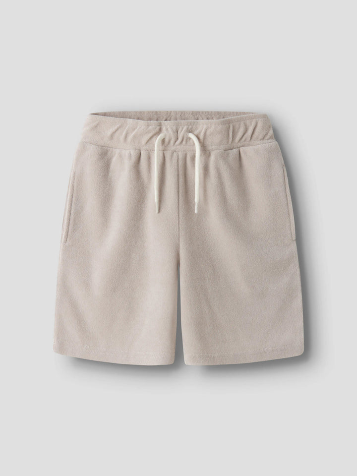 Beige mjuk och skön frotté shorts till pojke. Sköna mjuka frotte shorts till kille barn och ungdom från Name it.
NKMFINTI NREG TERRY SHORTS BOX
13257499