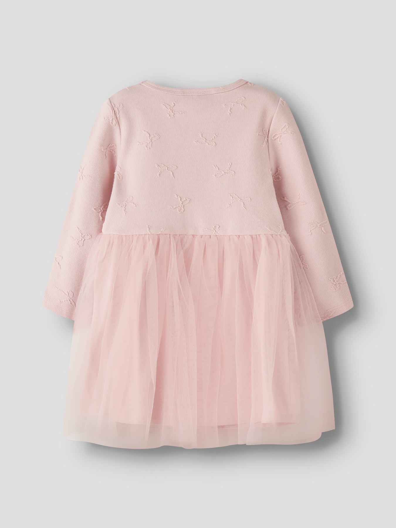 Name It rosa långärmad tyllklänning för flicka med rosetter, mjuk jerseyöverdel och voluminös tyllkjol. Ekologiska barn kläder till flicka.
NMFKATTY LS DRESS
13257500