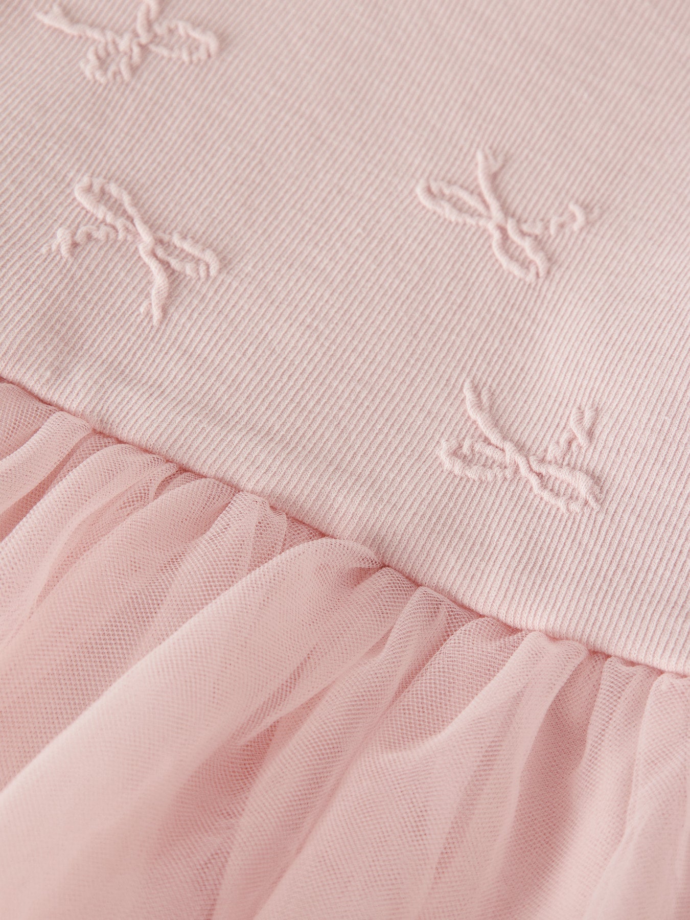Name It rosa långärmad tyllklänning för flicka med rosetter, mjuk jerseyöverdel och voluminös tyllkjol. Ekologiska barn kläder till flicka.
NMFKATTY LS DRESS
13257500