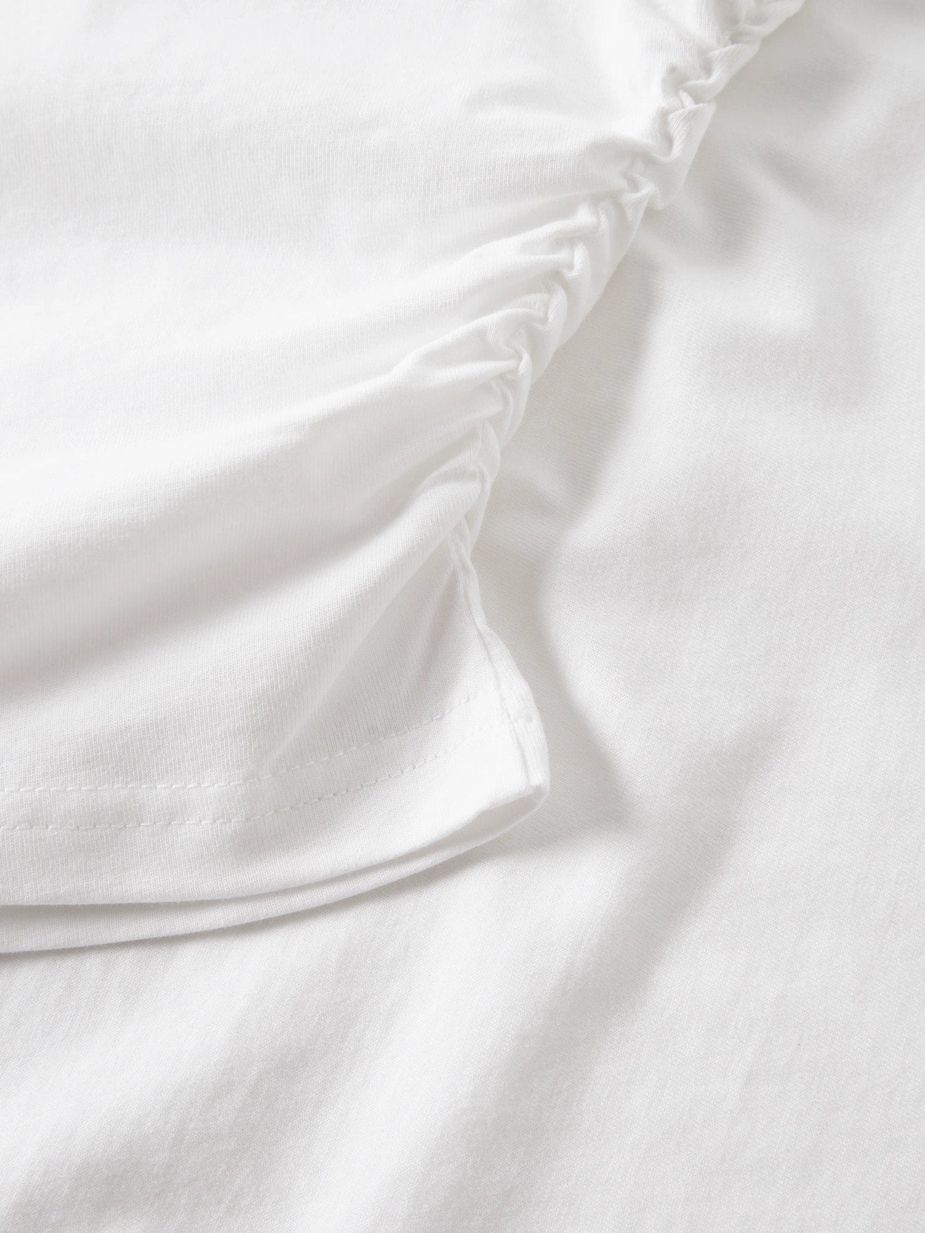 Kort topp med rynkade detaljer i sidorna, lite vidare ärm. Snygg vit långärmad tröja till ungdom tjej. Ekologiska barn och ungdomskläder till flicka från LMTD.
NLFNOVEGAT LS SHORT RUCHED TOP
13257594