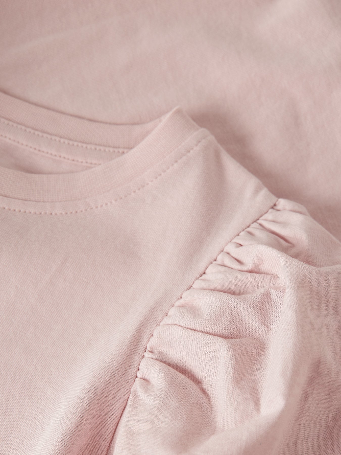 Name It rosa topp för flicka med korta volangärmar i mjuk bomullsblandning
NKFKOMHA 2/4 TOP
13257658