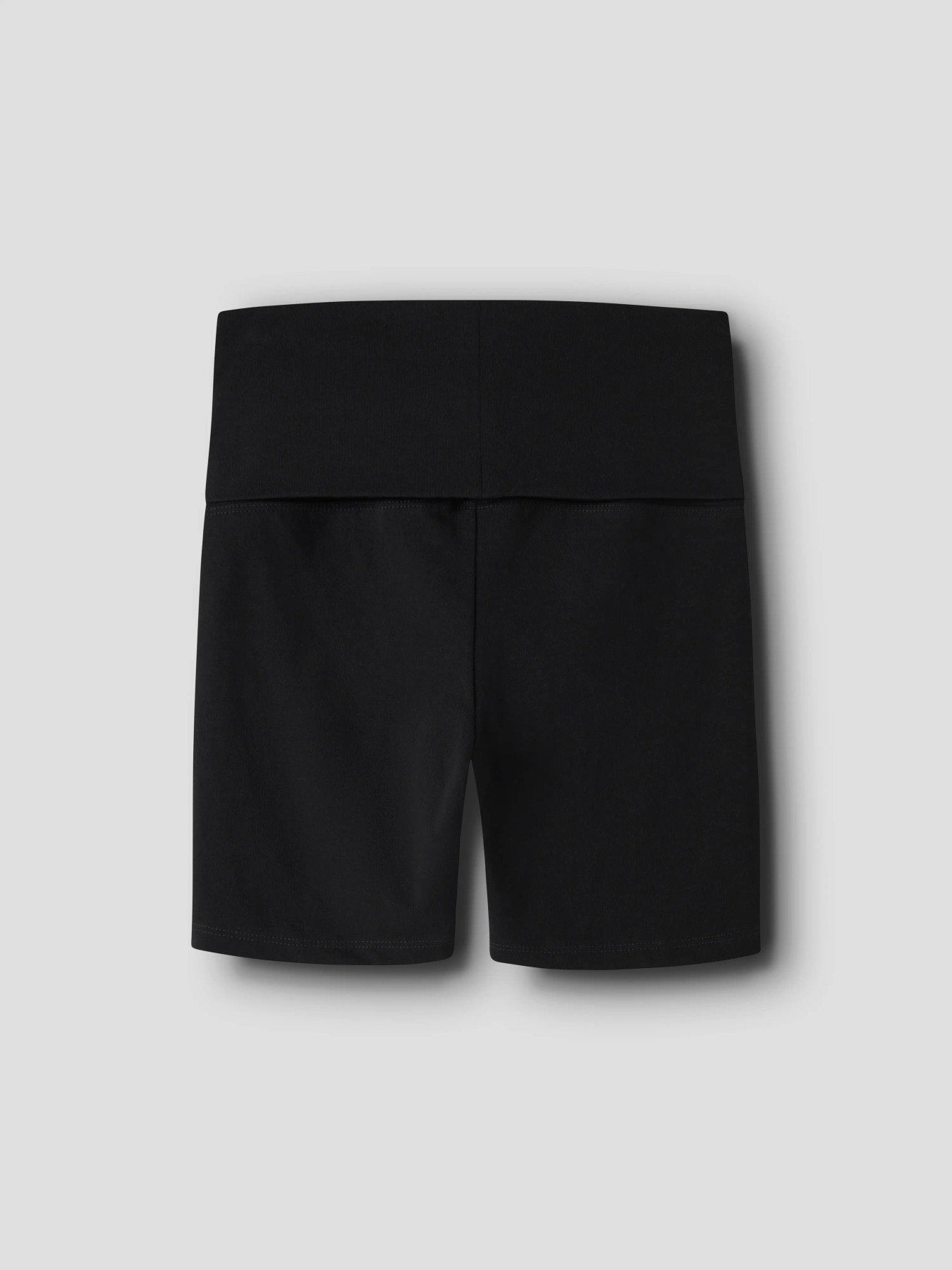 Svarta biker shorts med bred mudd i midjan som går att vika ner. Cykelbyxor till flicka med vikbar midja från Name it.
NKFSPICE BIKER SHORTS
13257884