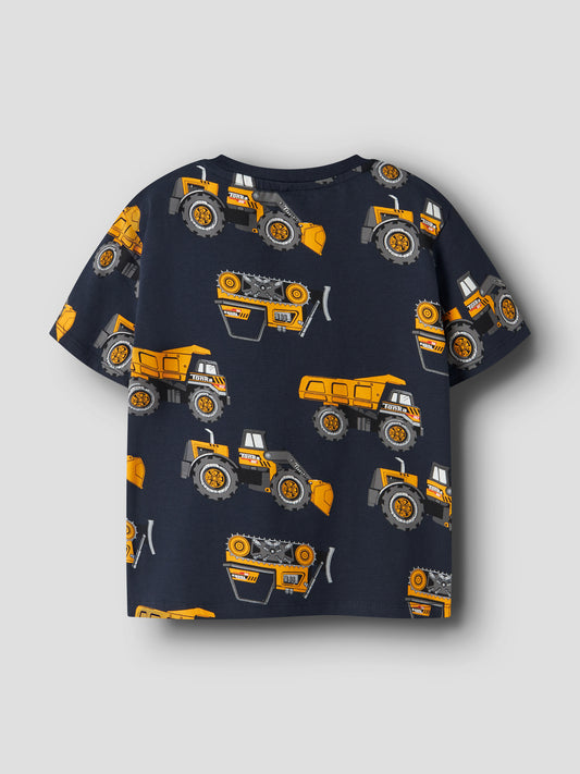 name it Tonka T-shirt för pojke i navy ekologisk bomull med dumprar, hjullastare och arbetsfordon i färgglatt allovertryck.