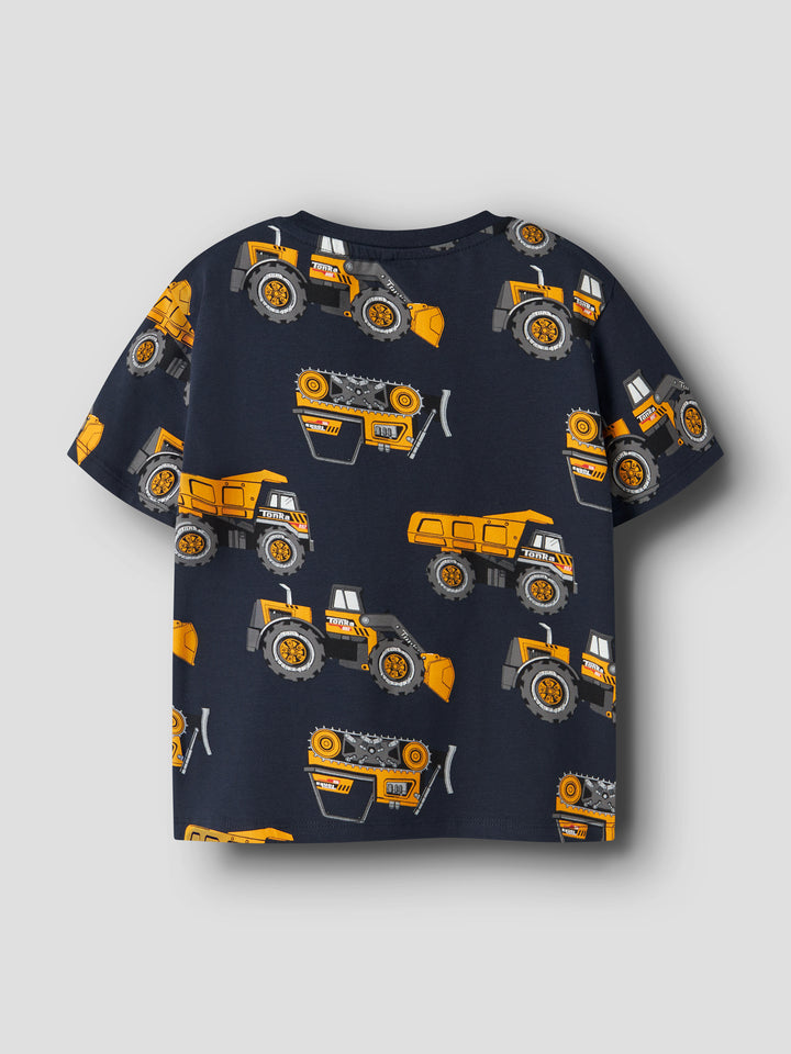 name it Tonka T-shirt för pojke i navy ekologisk bomull med dumprar, hjullastare och arbetsfordon i färgglatt allovertryck.