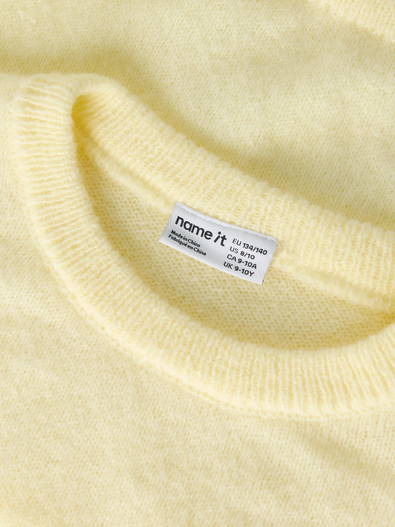 Gul stickad 3/4 tröja i lurvigt mjukt garn. Rosa tröja till flicka. Tjej kläder från Name it.
NKFBABETH 3/4 KNIT
13258110