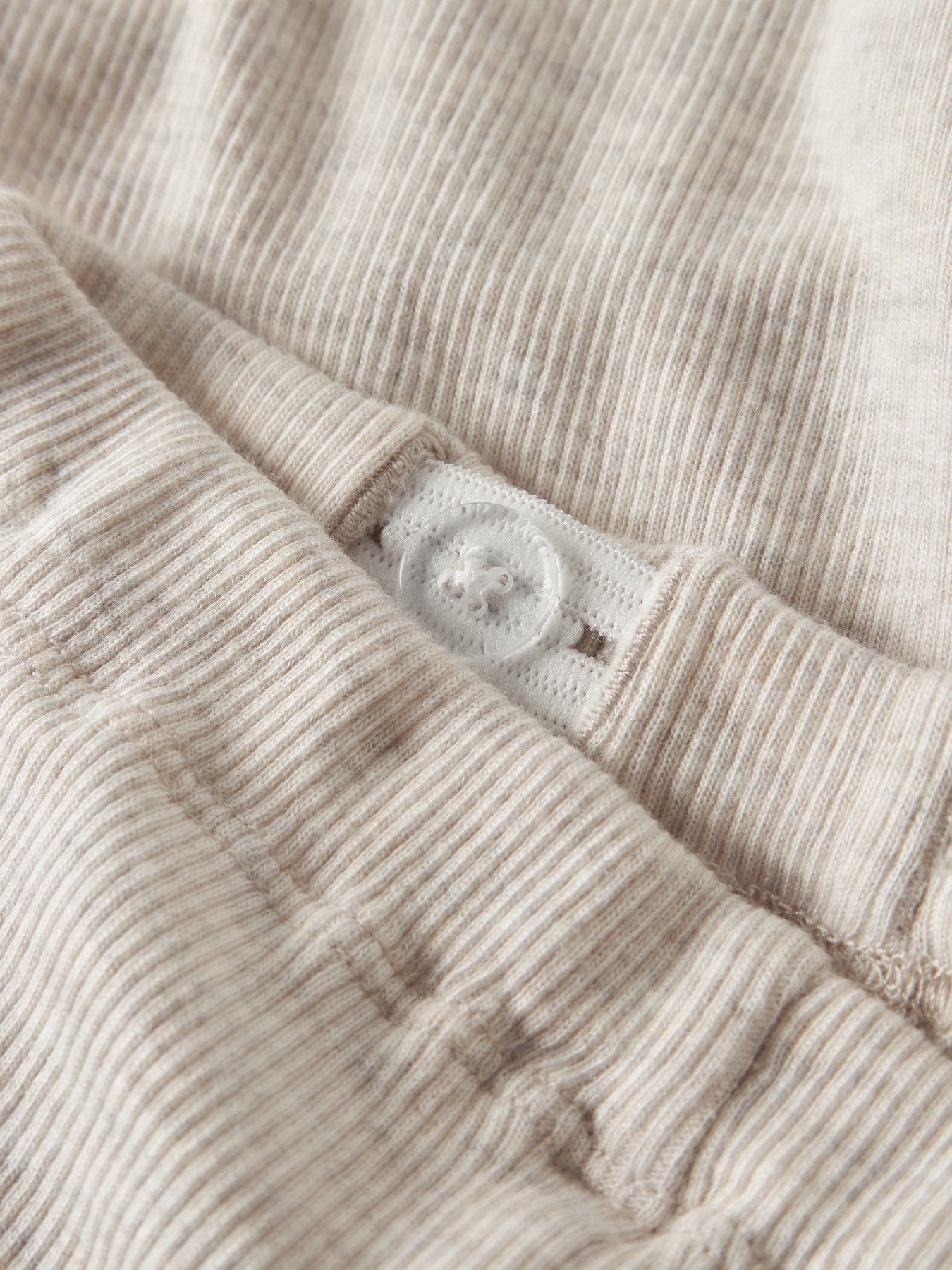 Name It beige ribbade baby byxor till nyfödd bebis pojke och baby flicka i ekologisk bomull och TENCEL™ Modal med elastisk midja och mjuk stretchkvalitet
NBNKAB PANT NOOS
13258115