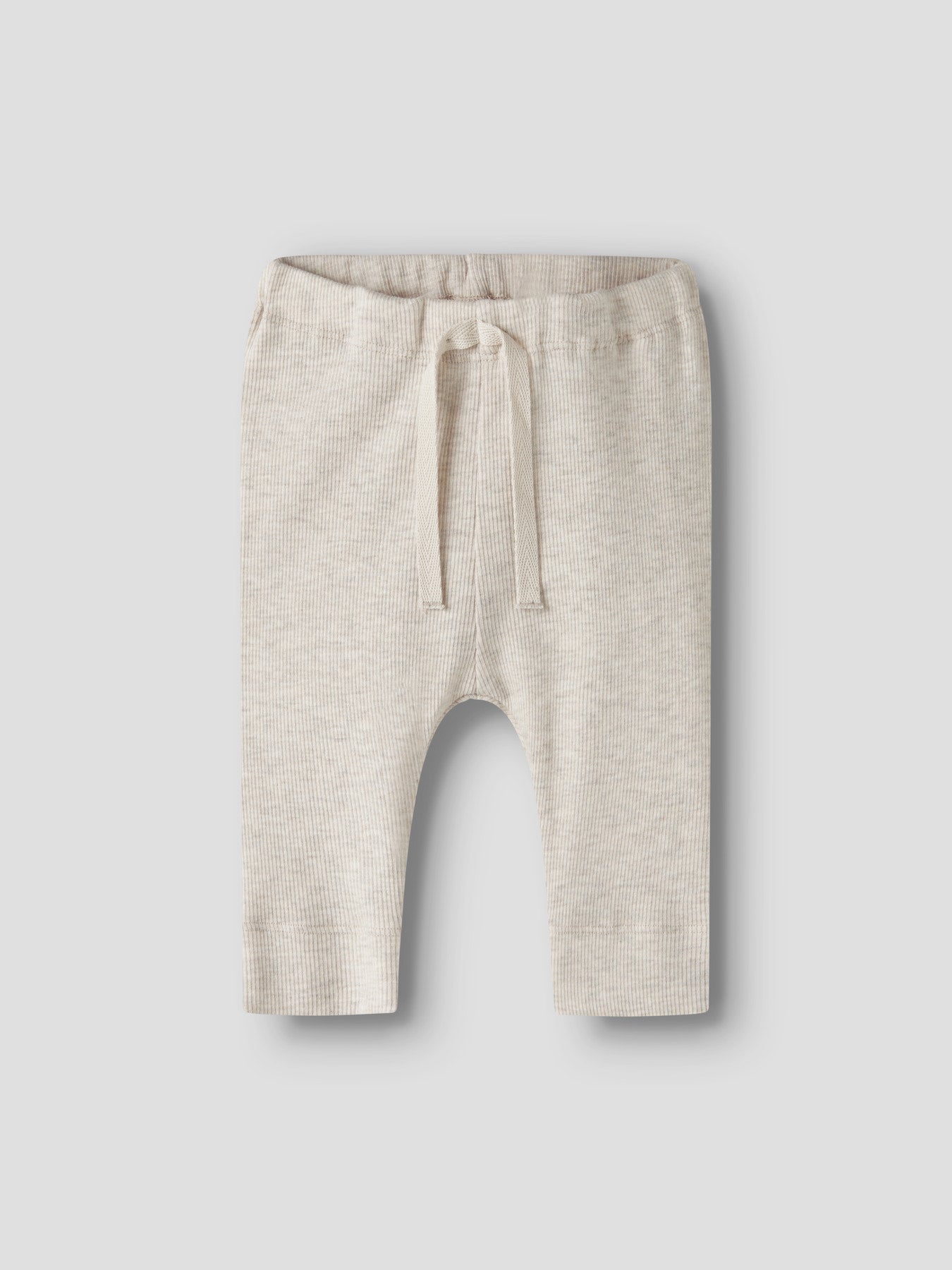 Name It beige ribbade baby byxor till nyfödd bebis pojke och baby flicka i ekologisk bomull och TENCEL™ Modal med elastisk midja och mjuk stretchkvalitet
NBNKAB PANT NOOS
13258115