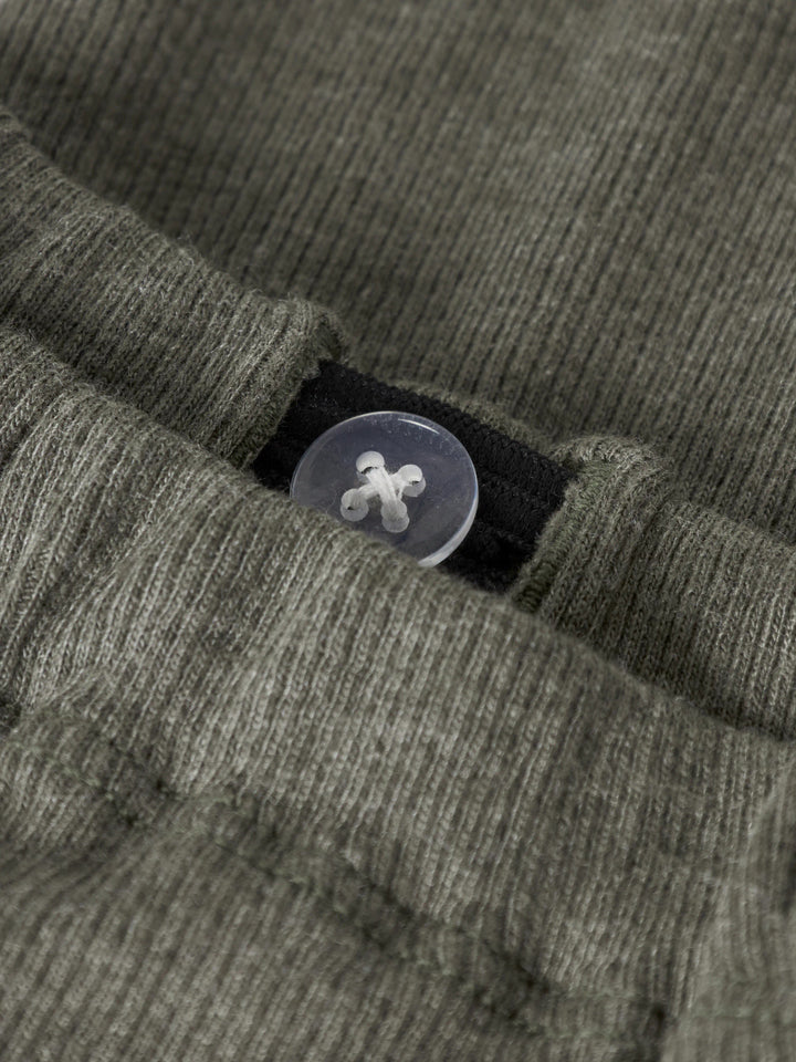 Name It grön ribbade baby byxor till nyfödd bebis pojke och baby flicka i ekologisk bomull och TENCEL™ Modal med elastisk midja och mjuk stretchkvalitet
NBNKAB PANT NOOS
13258115