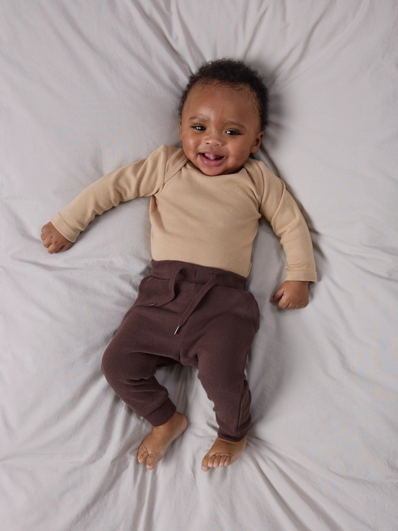 Name It brun mjukisbyxor för baby pojke och bebis flicka i ekologisk bomull och elastisk midja till nyfödd baby.
NBNOBEAR NREG SWEAT PANT UNB NOOS
13258116