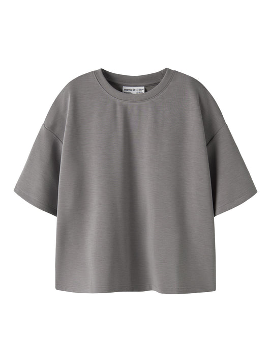 Ljusgrå kortärmad sweatshirt-topp från name it i mjuk scuba-kvalitet med rund hals och avslappnad passform.