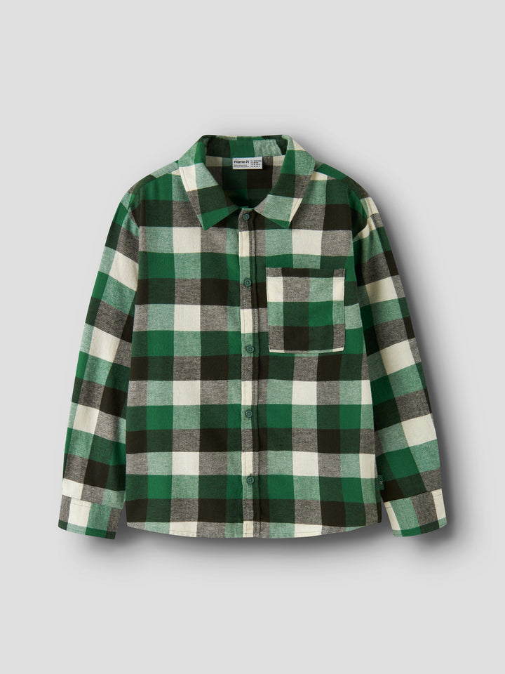 name it Levin rutig overshirt för pojke i ekologisk bomull med skjortkrage, knappar framtill och bröstficka.