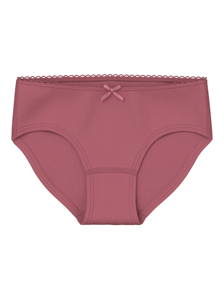 3-pack trosor för flicka från name it i rosa nyanser med hjärtmönster, spetskant och små rosetter i mjuk ekologisk bomull med stretch.