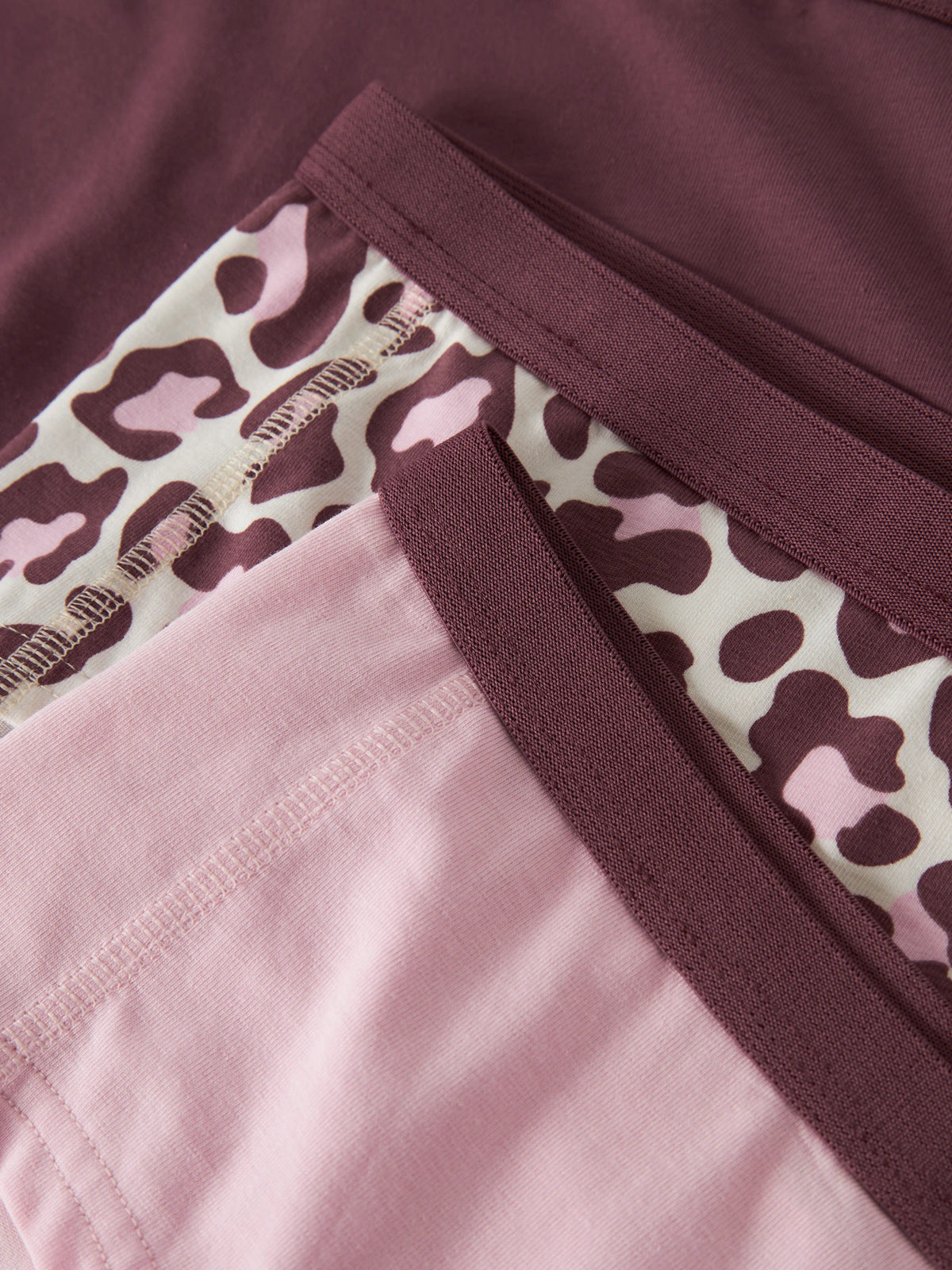 name it hipstertrosor 3-pack för flicka i ekologisk bomull med  leopardmönster och enfärgade rosa och vinröda trosor.
