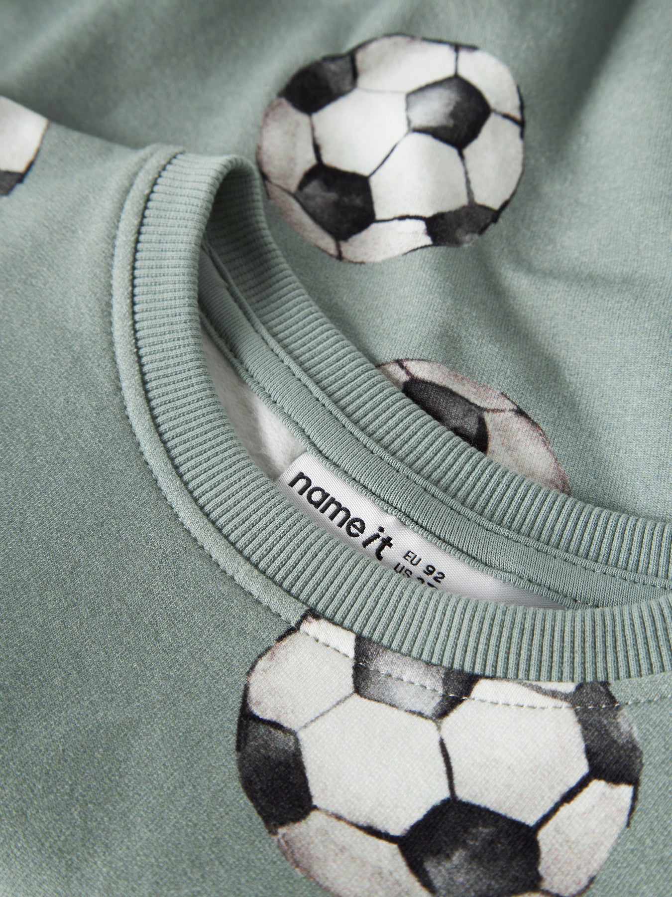 Name It Louie Sweatshirt Med Fotbollsmönster Green Milieu Barn Till Pojke