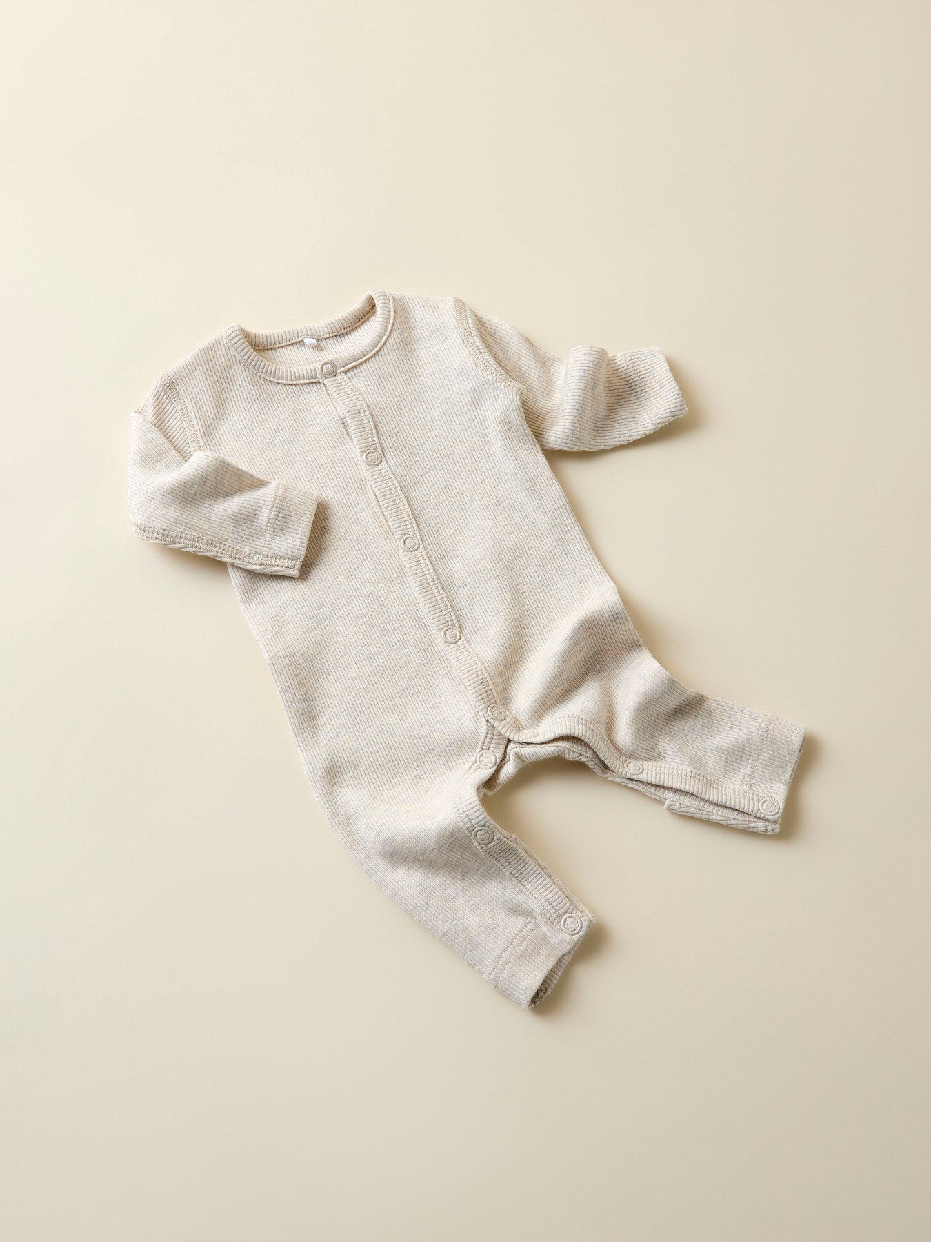 Name It beige prematur sparkdräkt i ekologisk bomull och TENCEL™ Modal med tryckknappar och mjuk ribbad kvalitet