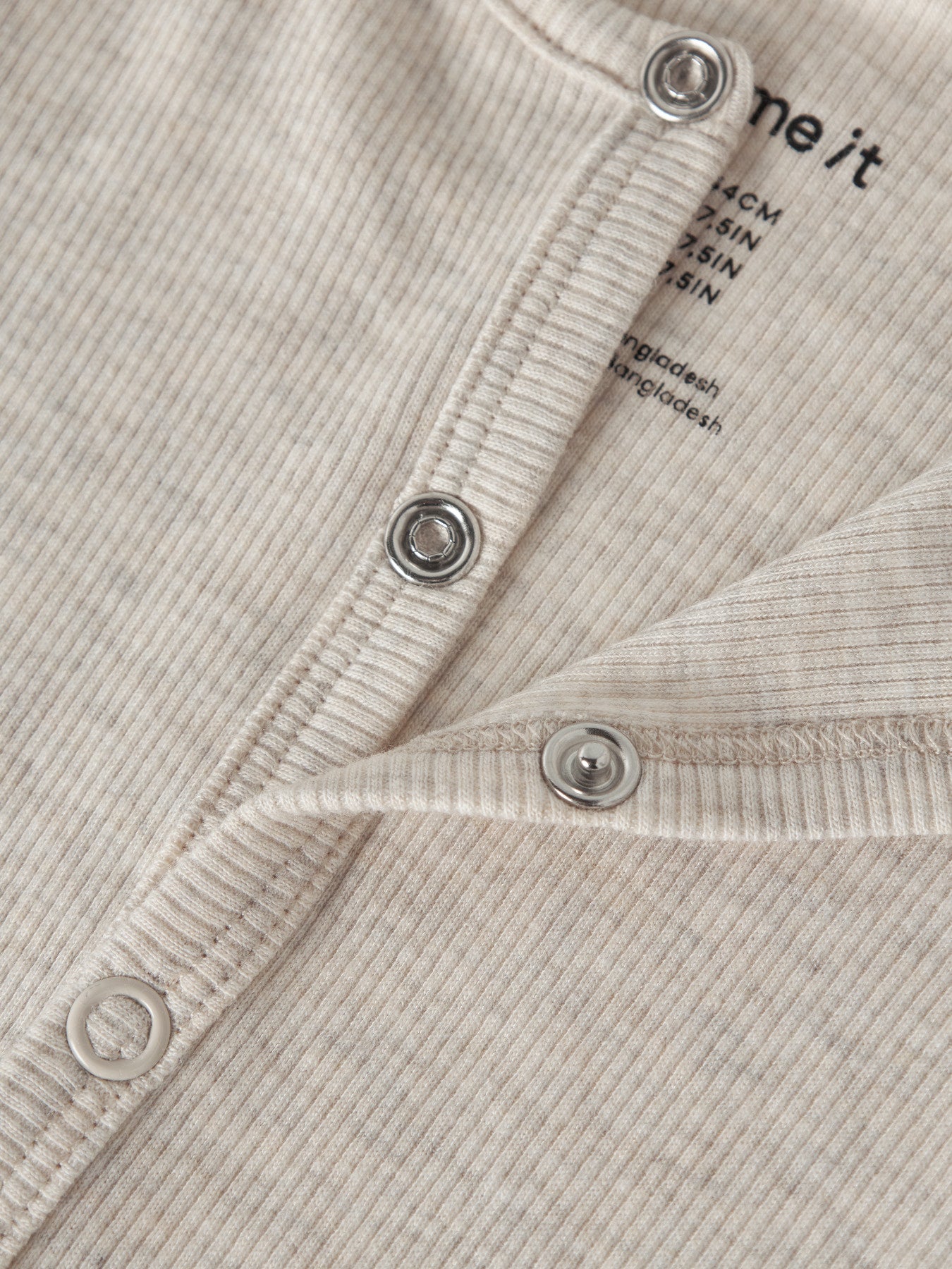 Name It beige prematur sparkdräkt i ekologisk bomull och TENCEL™ Modal med tryckknappar och mjuk ribbad kvalitet