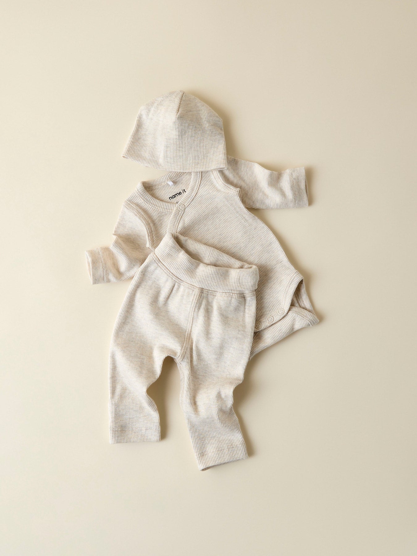 Name It beige ribbade prematurbyxor med nedvikbar midja i mjuk bomull och modal