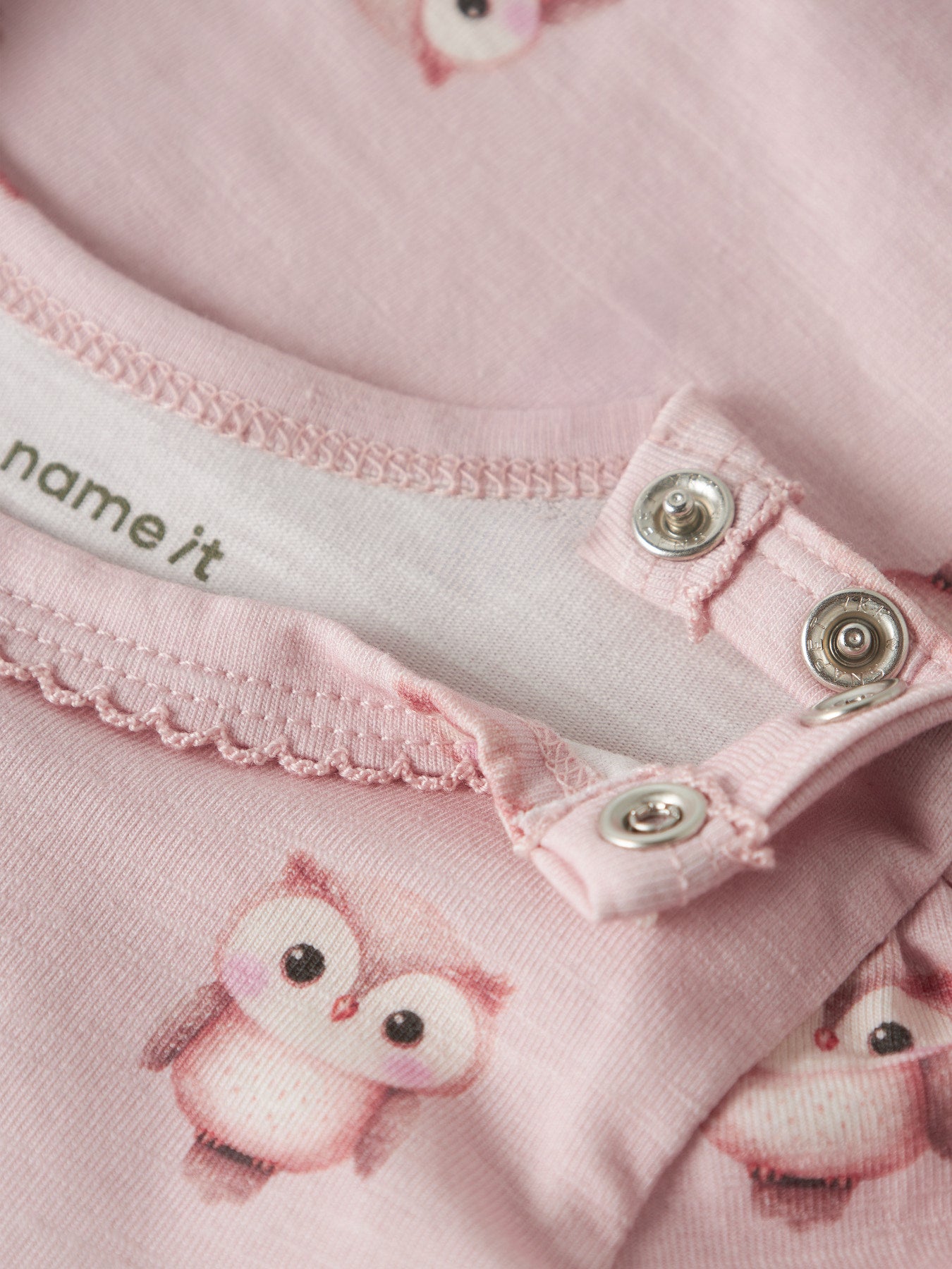 Name It Netie rosa långärmad body i ekologisk bomull med ugglor för babyflicka.